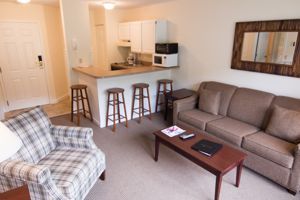 Country Inn living room and kitchen